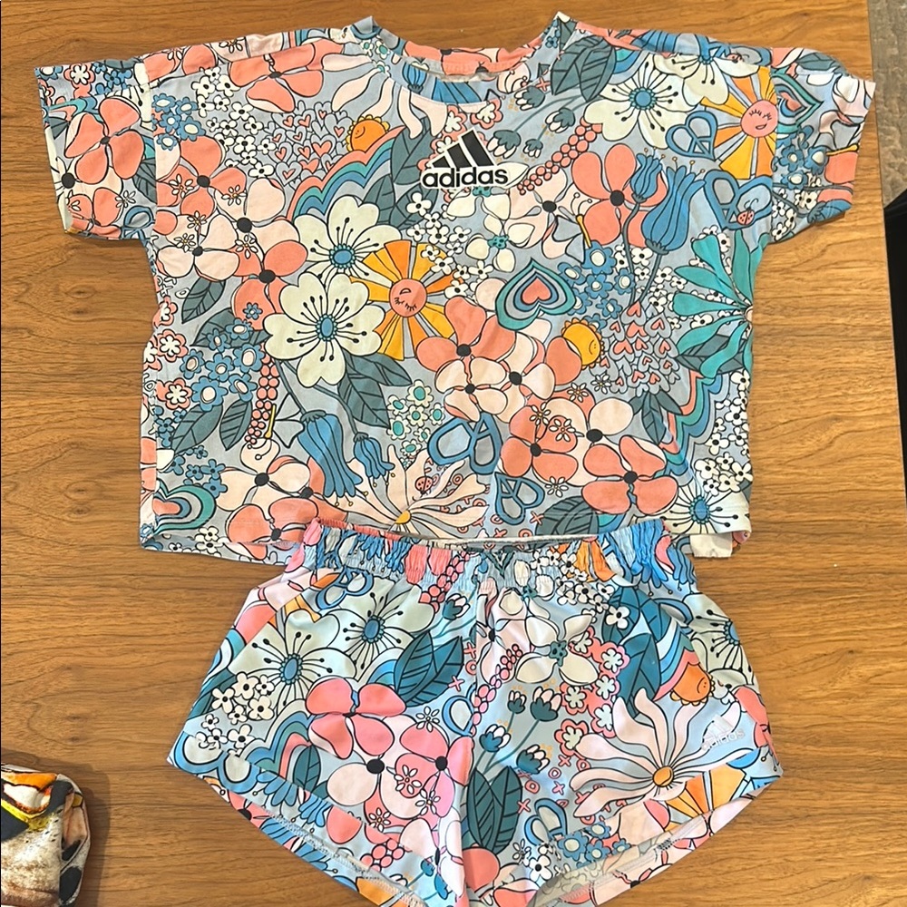 Adidas girls Floral Matching set Smalll